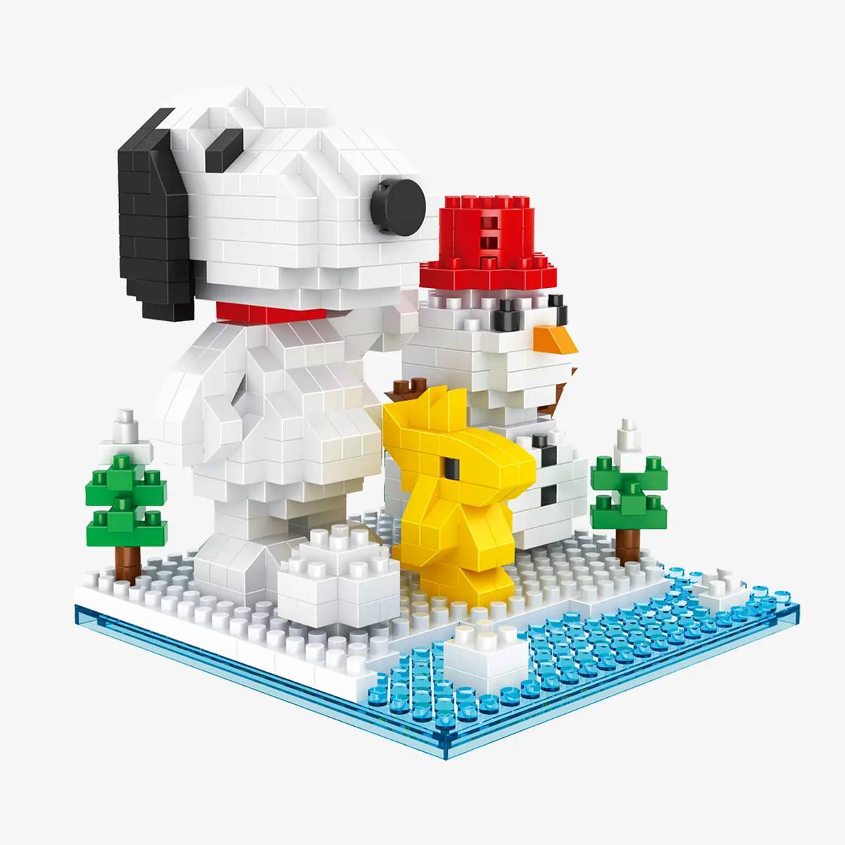 BlueBrixx Peanuts Snoopy and Woodstock fun with snow