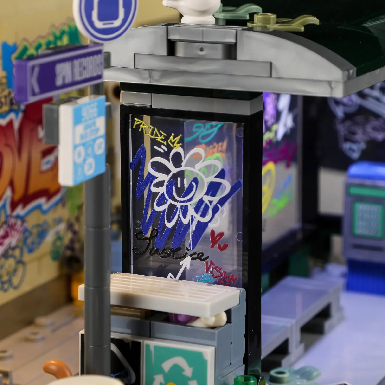 Funwhole Graffiti bus stop • Set F9066 • SetDB