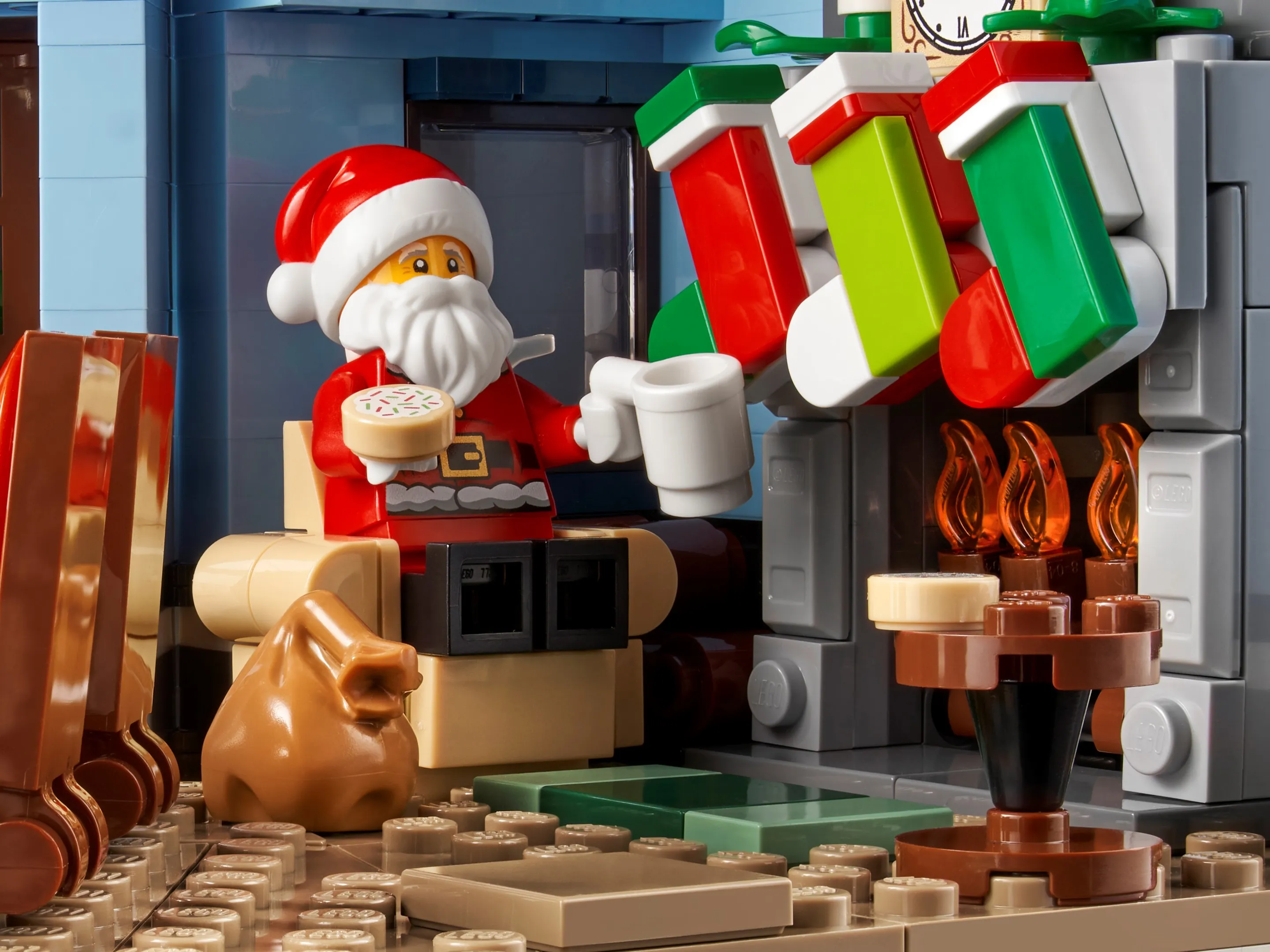 LEGO Icons Santa's Visit • Set 10293 • SetDB
