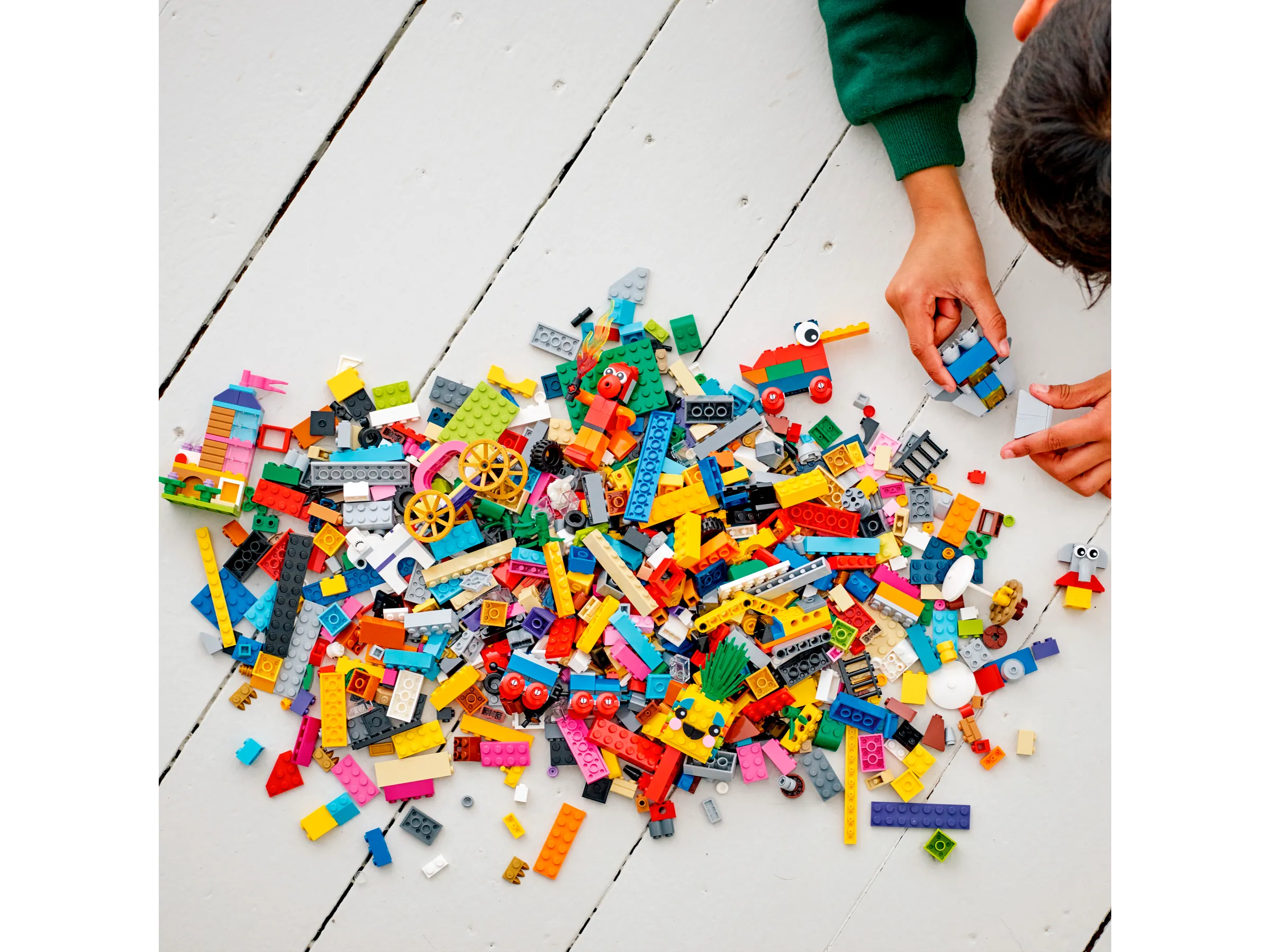 Lego Brickset Lego Classic 11009 Bricks And Lights LEGO Classic 90 - Main Image