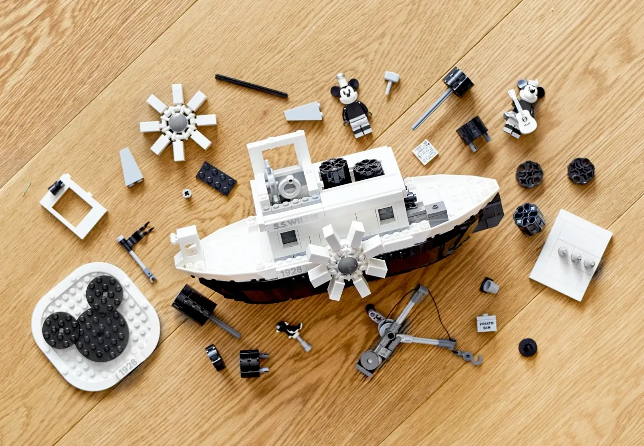 LEGO Disney Ideas Steamboat Willie • Set 21317 • SetDB