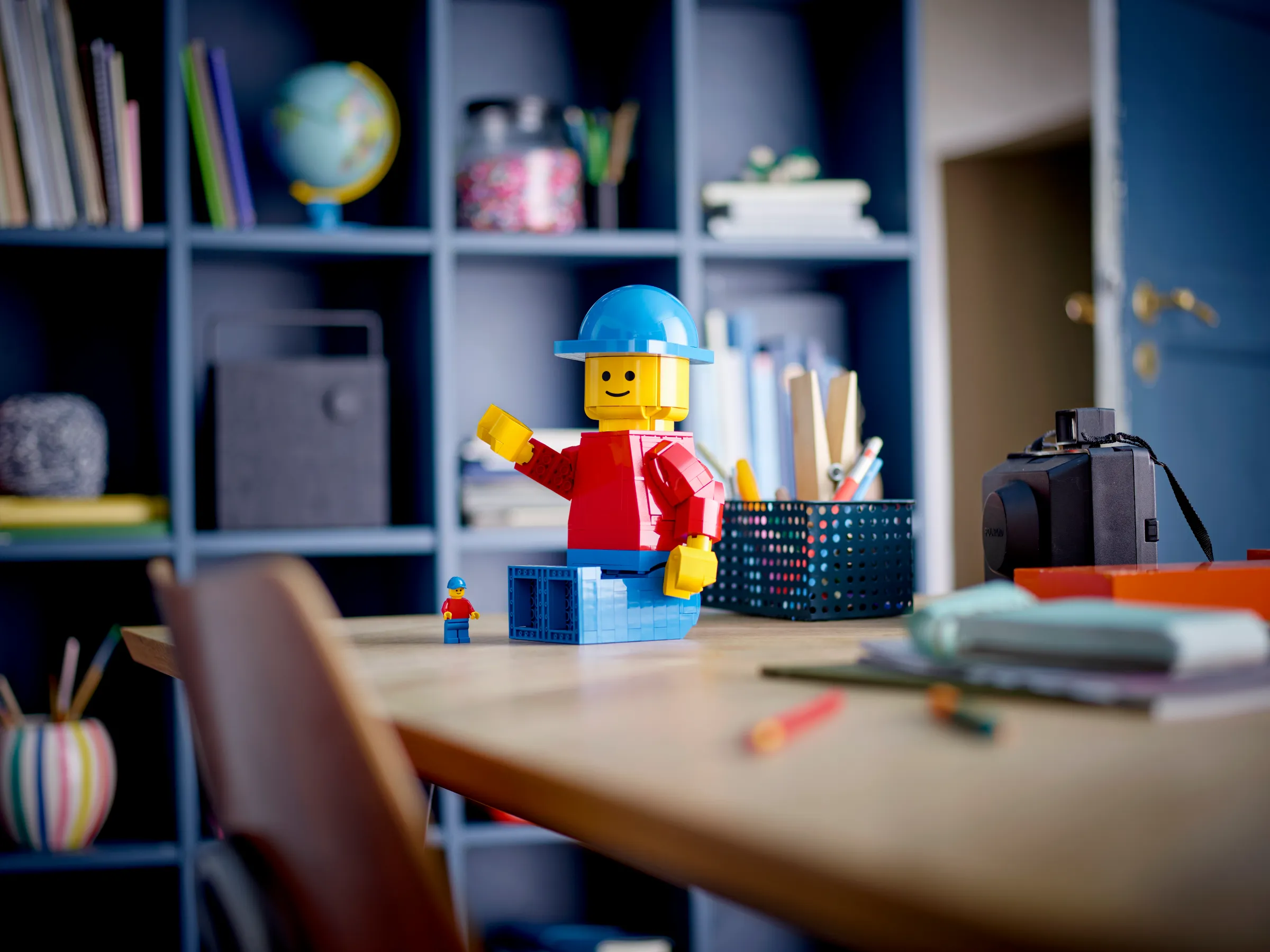 LEGO Minifigures Up-Scaled LEGO Minifigure • Set 40649 LEGO Minifigures Up-Scaled LEGO Minifigure • Set 40649