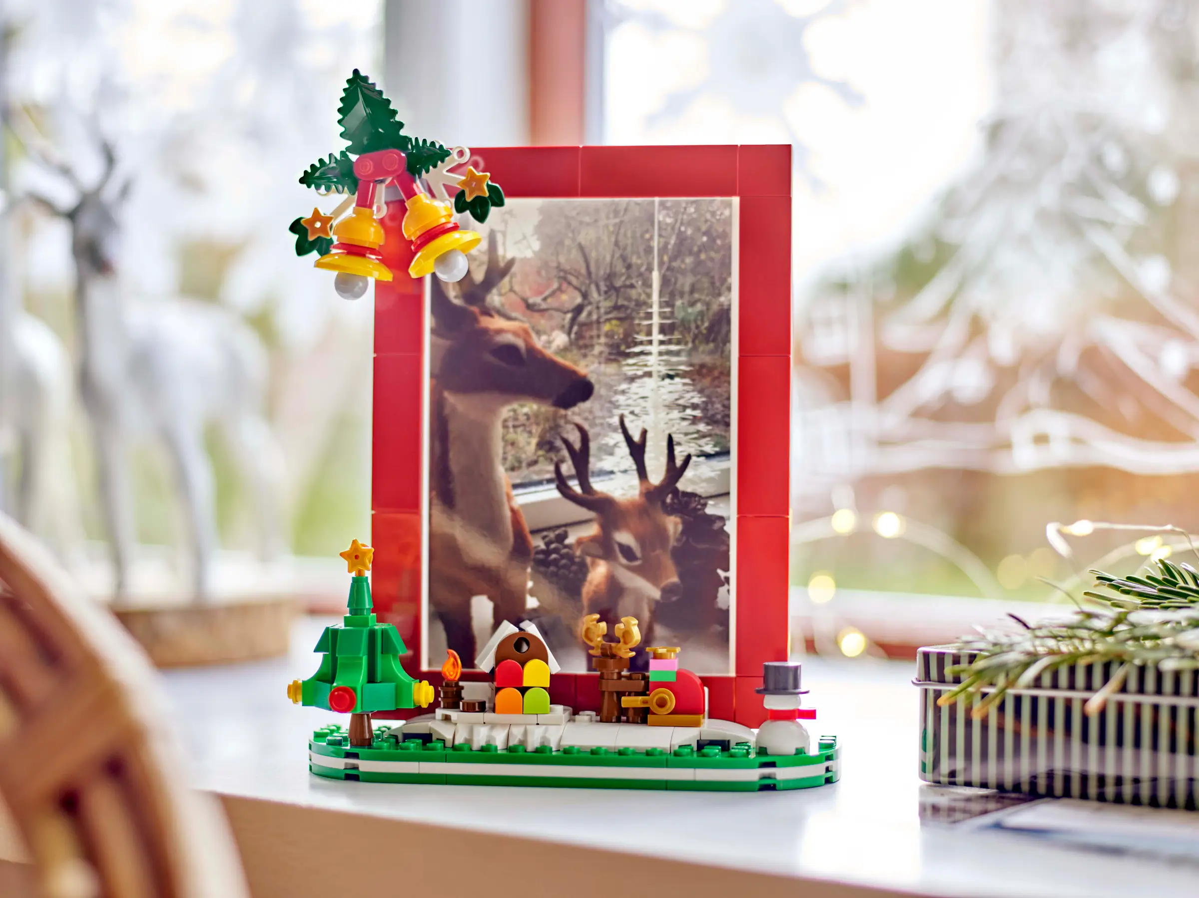 LEGO Holiday Christmas Picture Frame • Set 40702 • SetDB