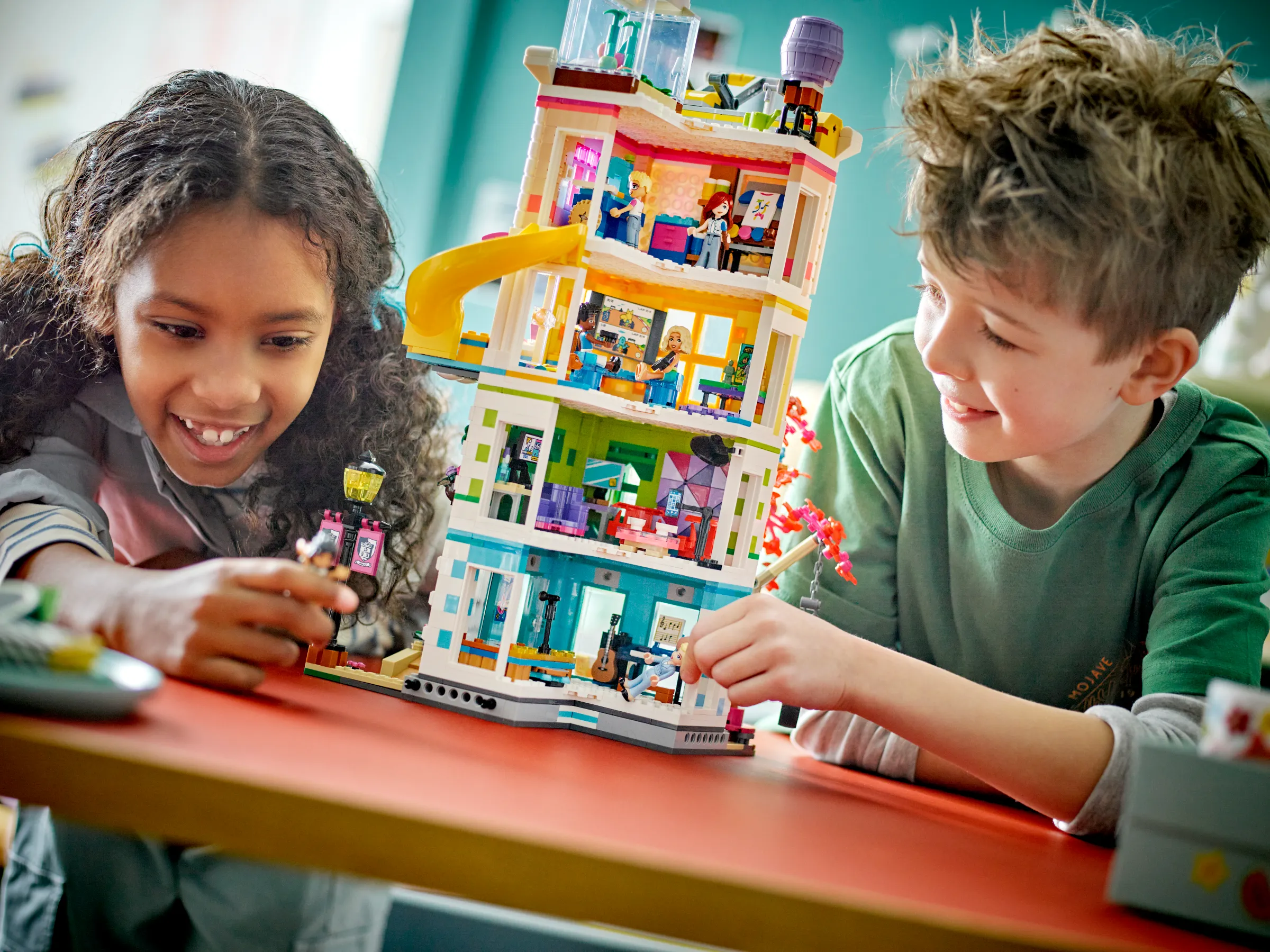 めりーめりーページ LEGO Friends Heartlake City Community Center • Set 41748