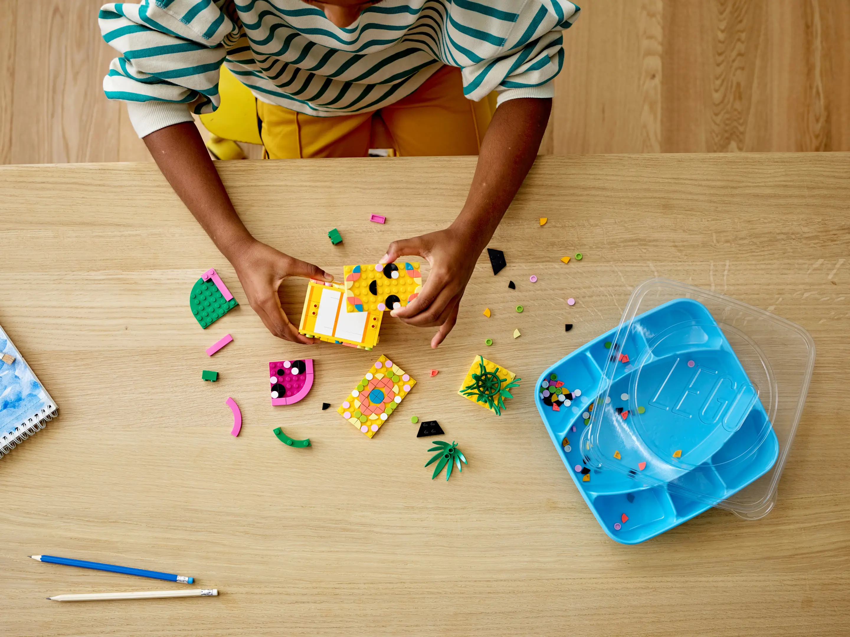 LEGO DOTS Pineapple Pencil Holder • Set 41906 • SetDB