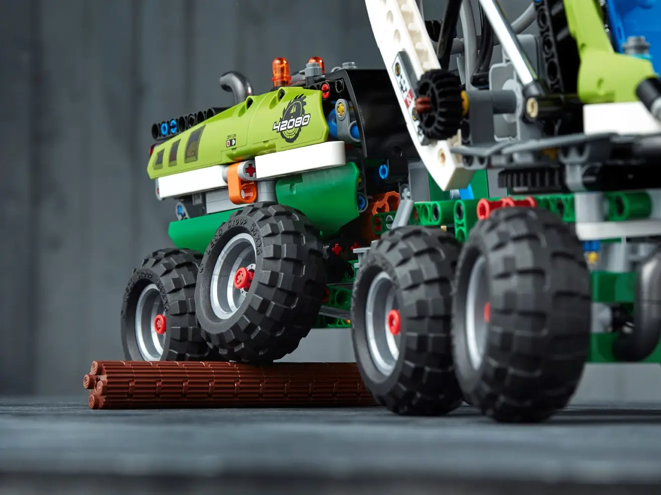 LEGO Technic Forest Machine • Set 42080 • SetDB - Main Image