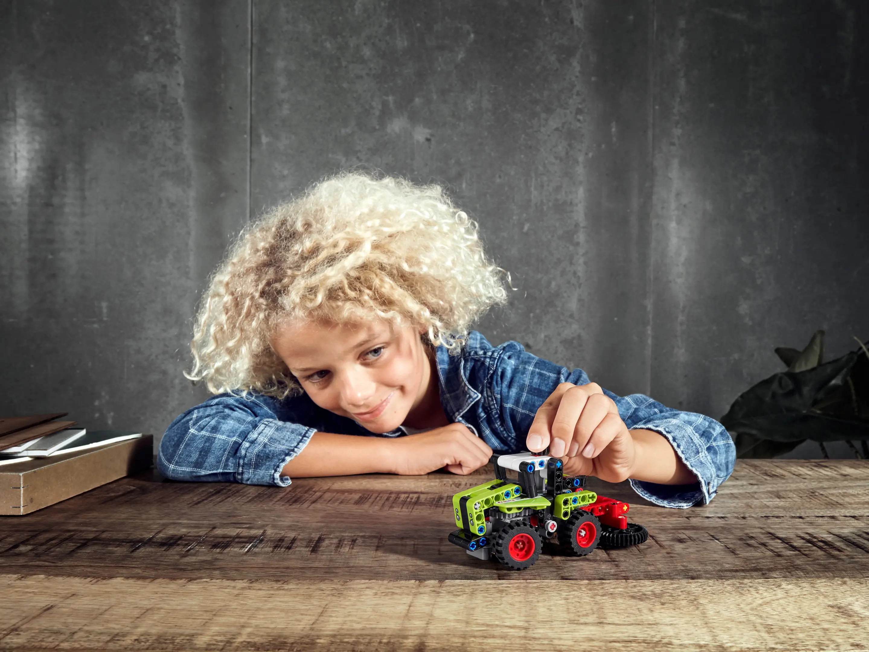 LEGO Technic Mini CLAAS XERION • Set 42102 • SetDB