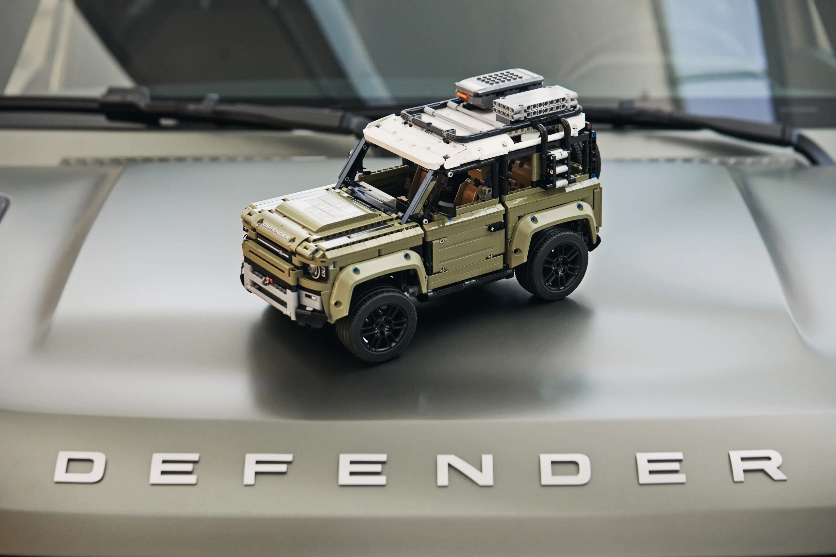LEGO Technic Land Rover Defender • Set 42110 • SetDB