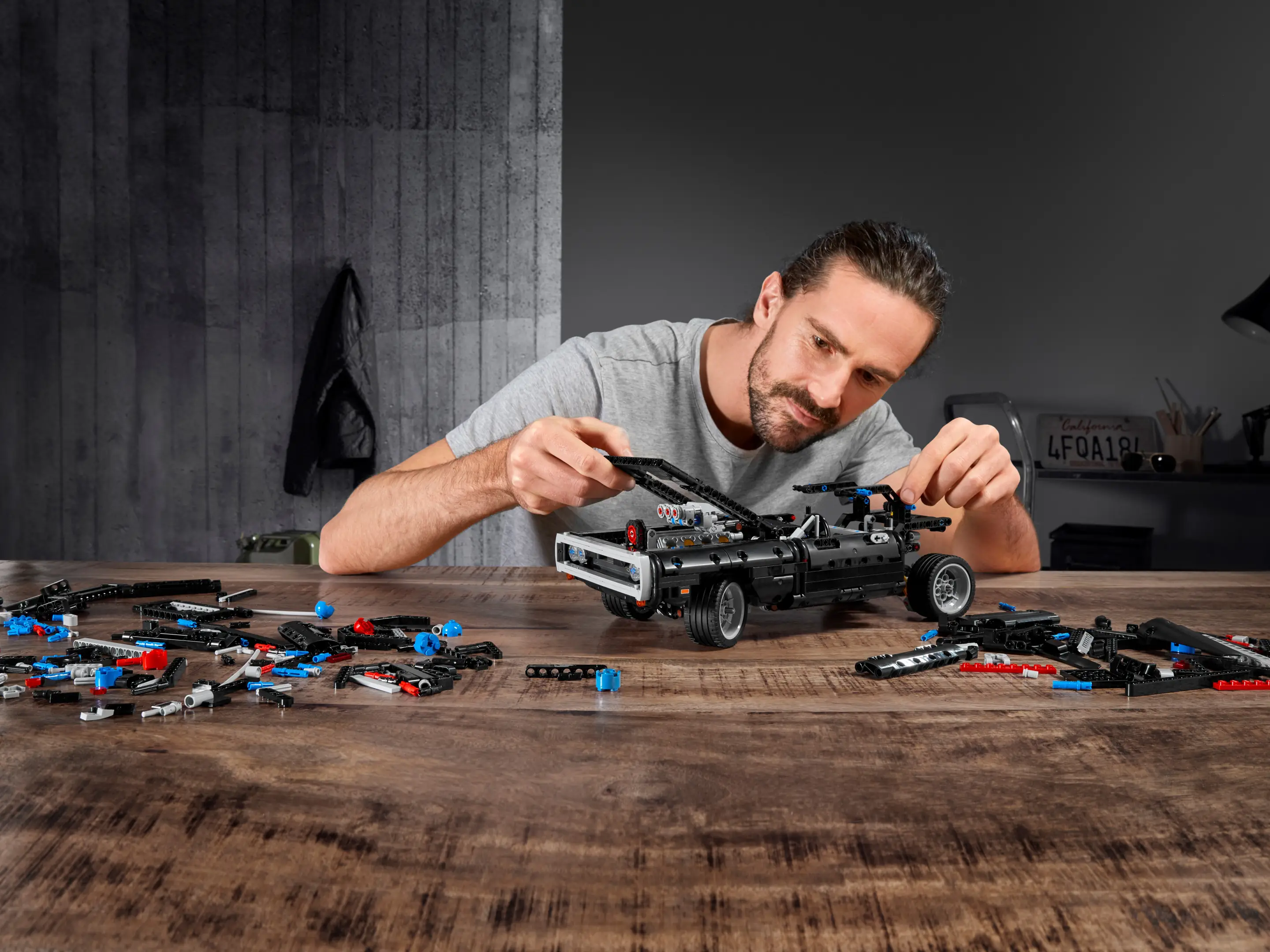 LEGO Technic Dom s Dodge Charger Set 42111 SetDB