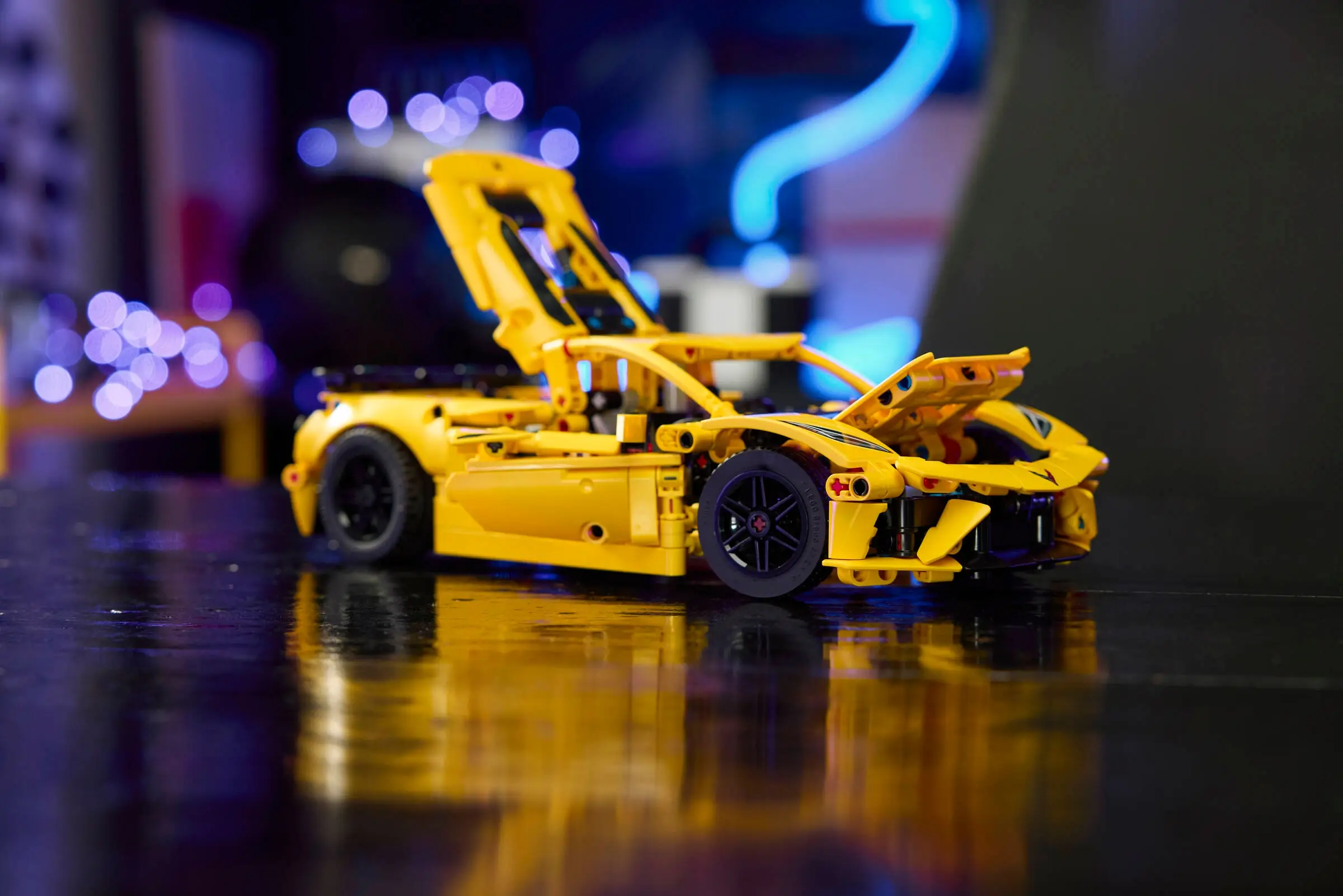 MIN　Ｃ-124.125 Chevrolet Corvette Stingray 42205 | Technic™ | Buy online at
