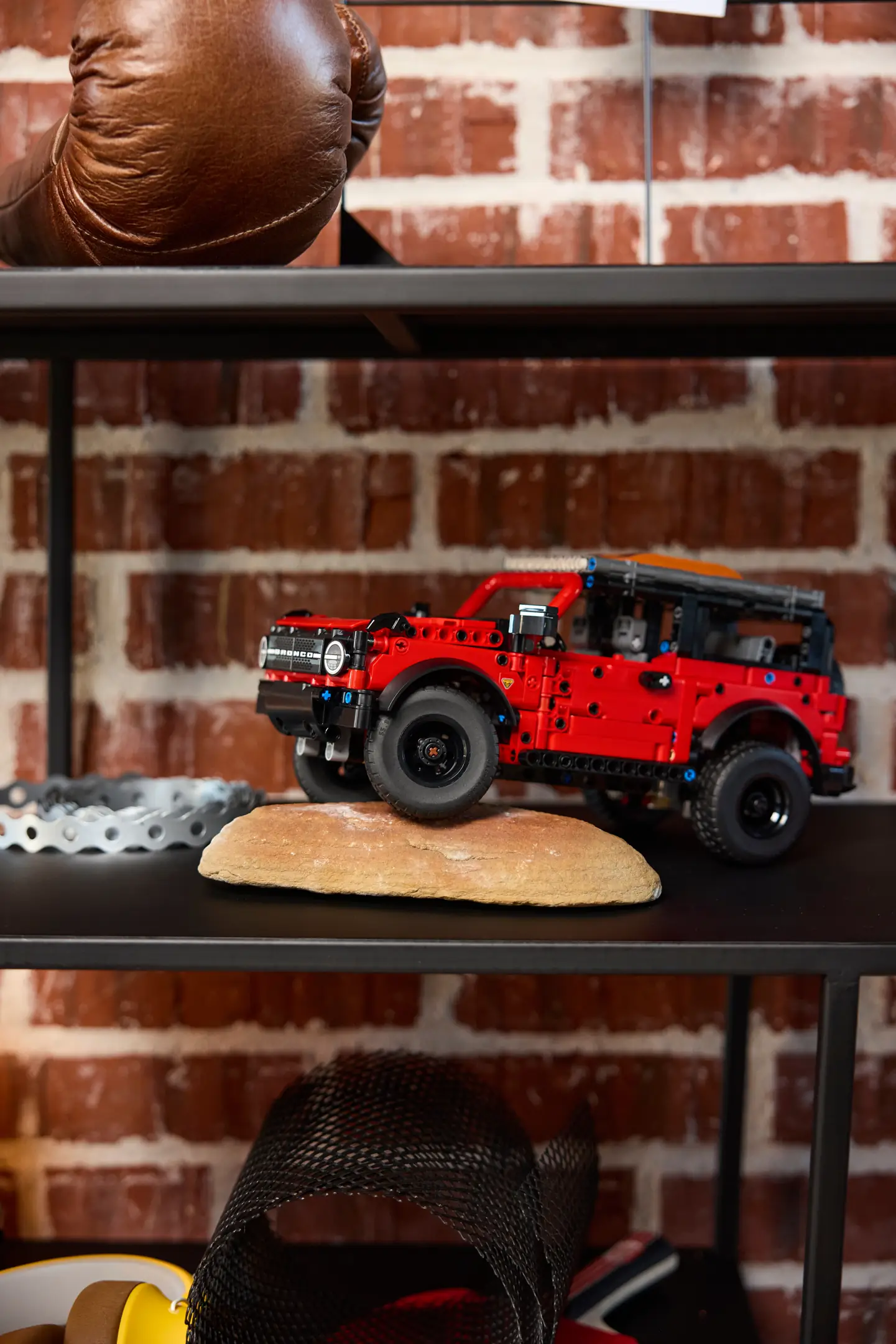 りんごマントルピース LEGO Technic Ford Bronco SUV • Set 42213 • SetDB
