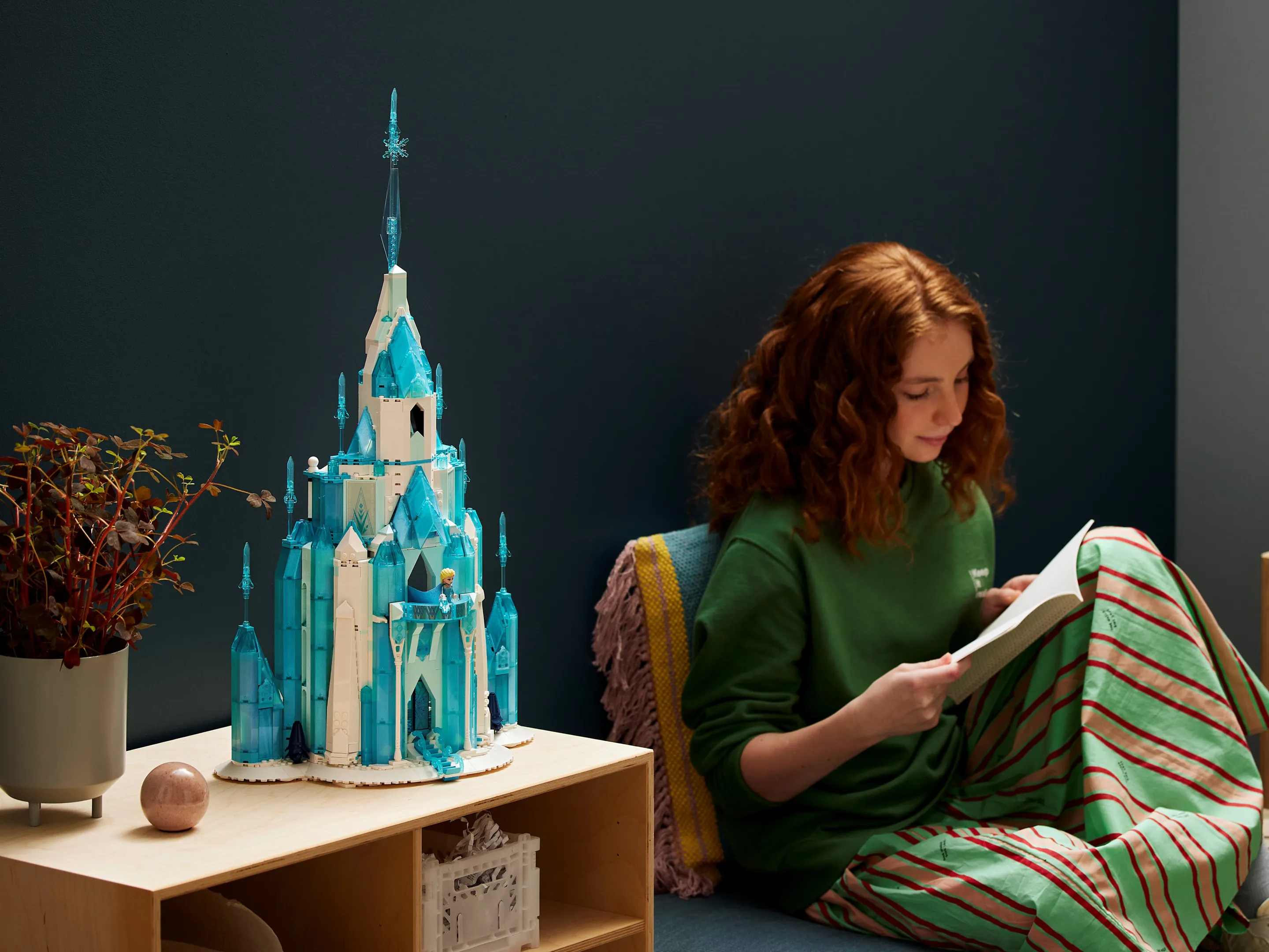 LEGO Disney The Ice Castle • Set 43197 • SetDB - Main Image