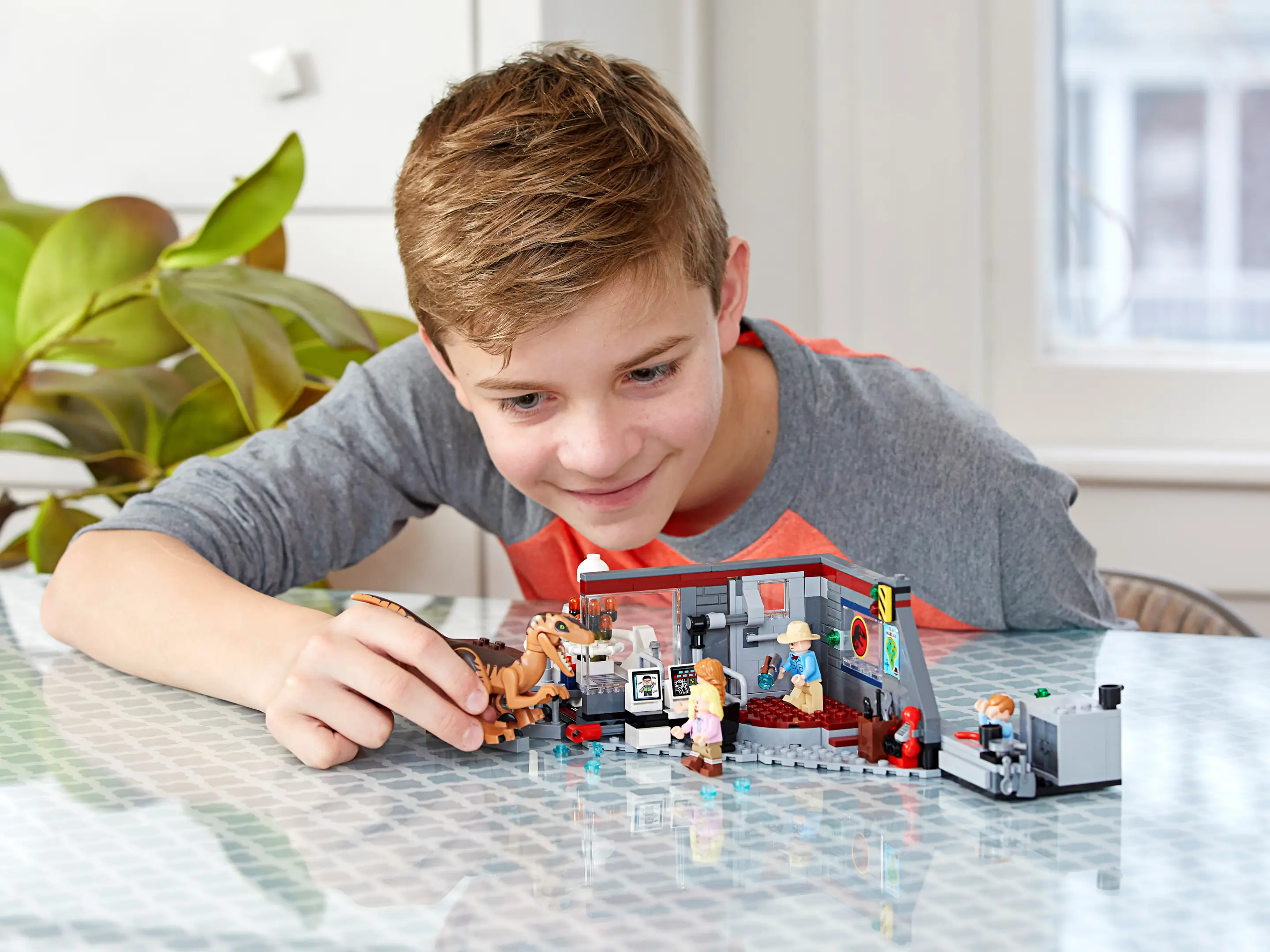 LEGO Jurassic World Jurassic Park Velociraptor Chase