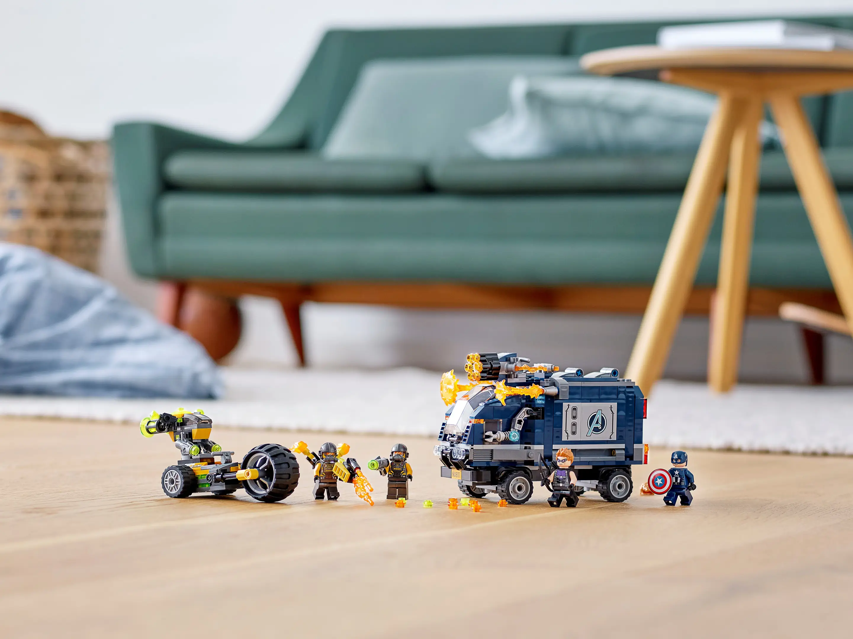 LEGO Marvel Avengers Truck Take down Set 76143 SetDB