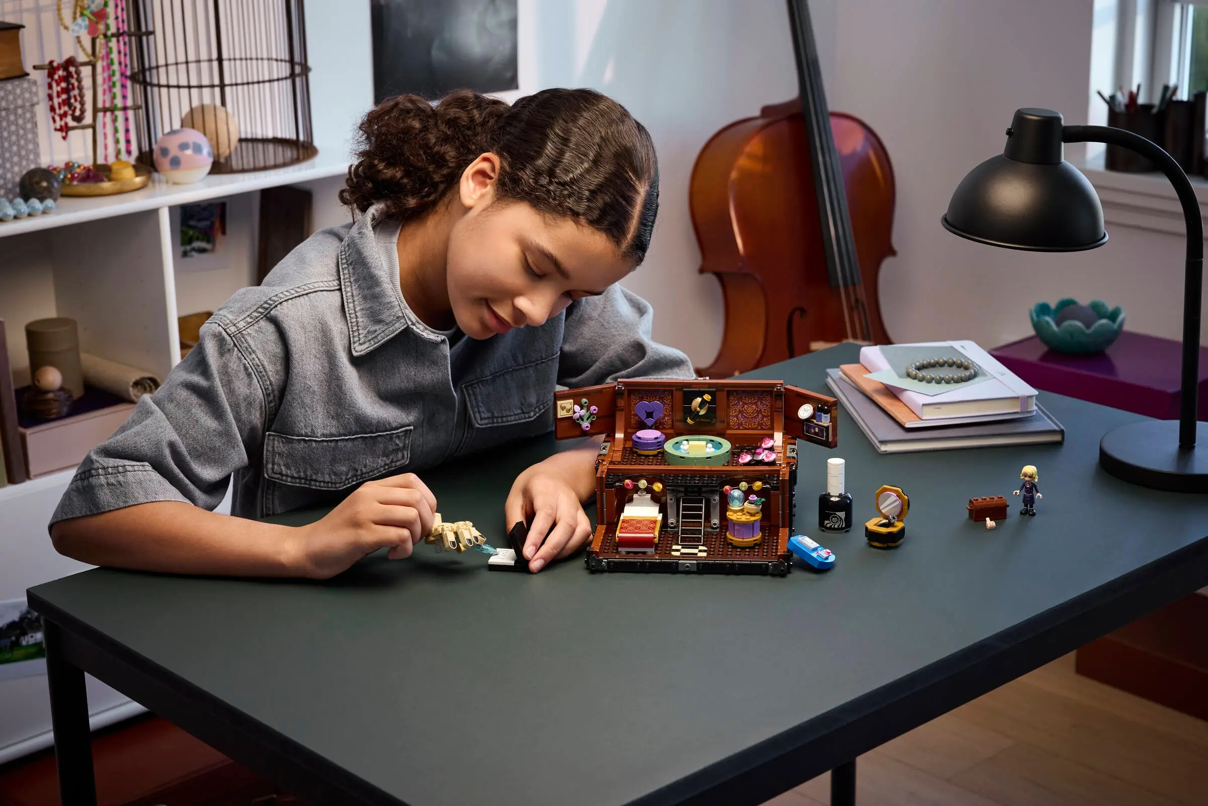 LEGO Wednesday Thing's Apartment • Set 76785 • SetDB